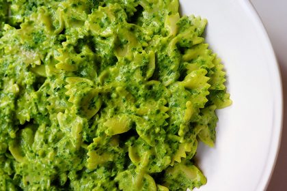 Farfalle with spinach