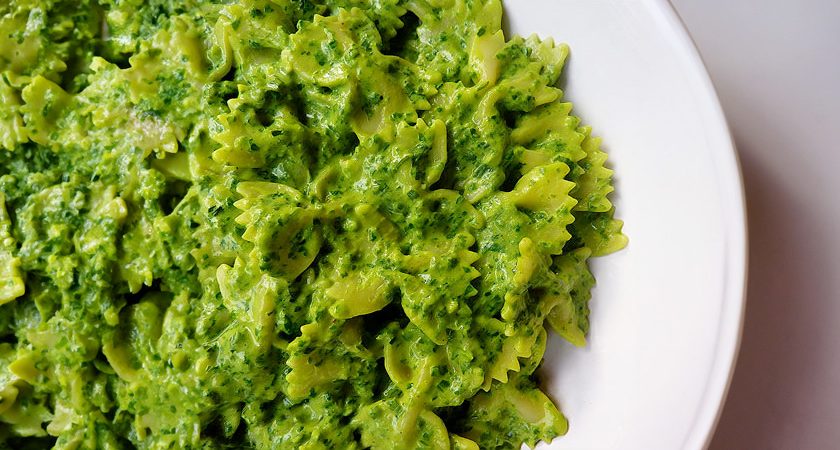 Farfalle with spinach